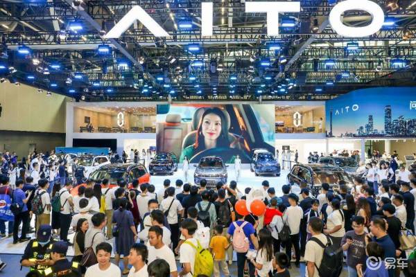 问界M9新M9上市引爆市场 强劲大定数量背后的网络技术服务赋能